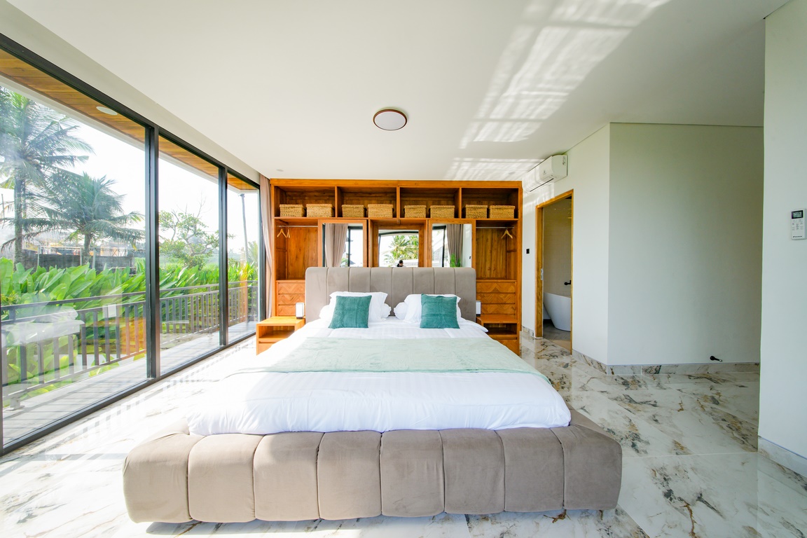 Real Estate Gallery 16