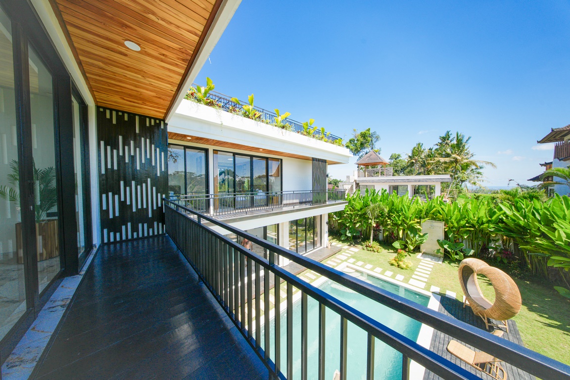 Real Estate Gallery 18